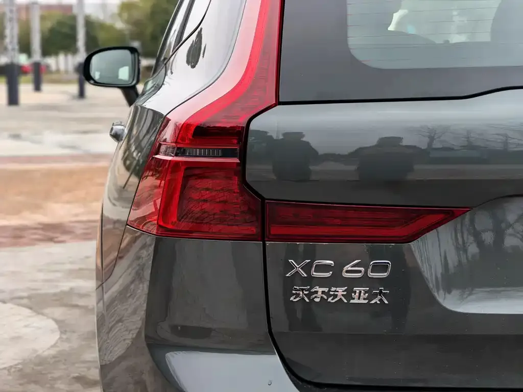Volvo XC60 — фото 6
