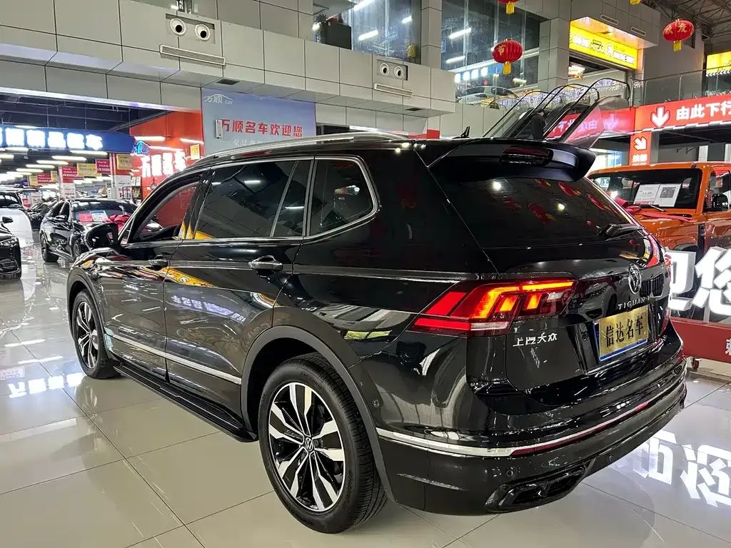 Volkswagen Tiguan L — фото 8