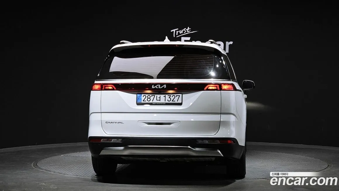 Kia Carnival — фото 10