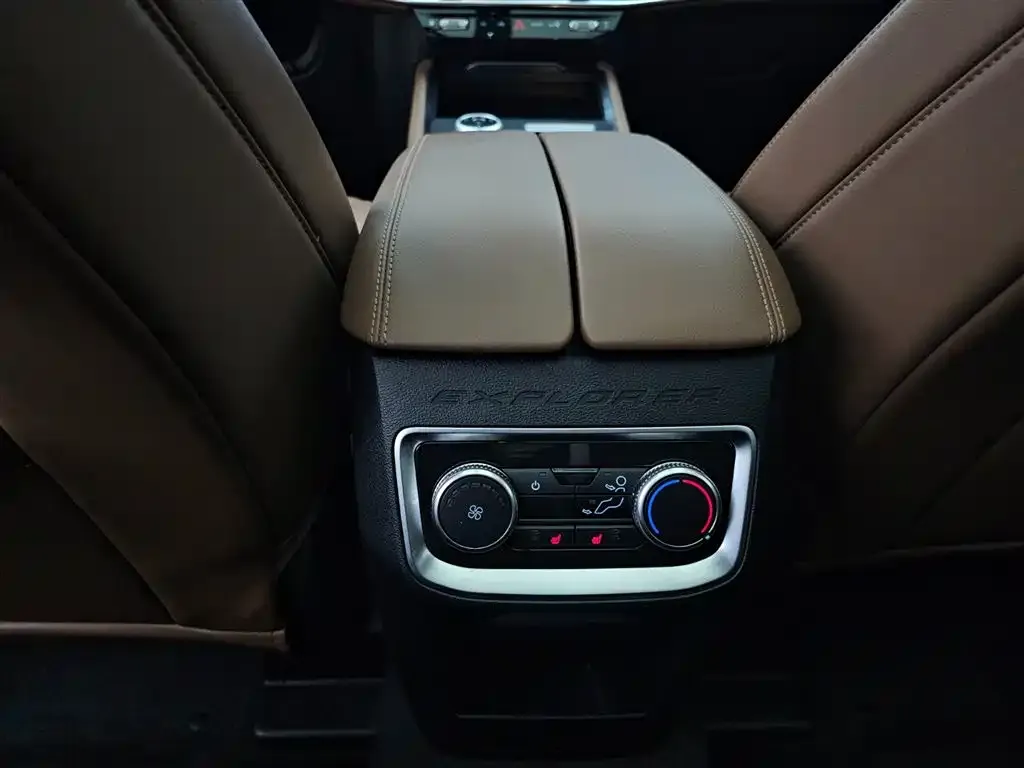 Ford Explorer 2023 из CN, фото 2