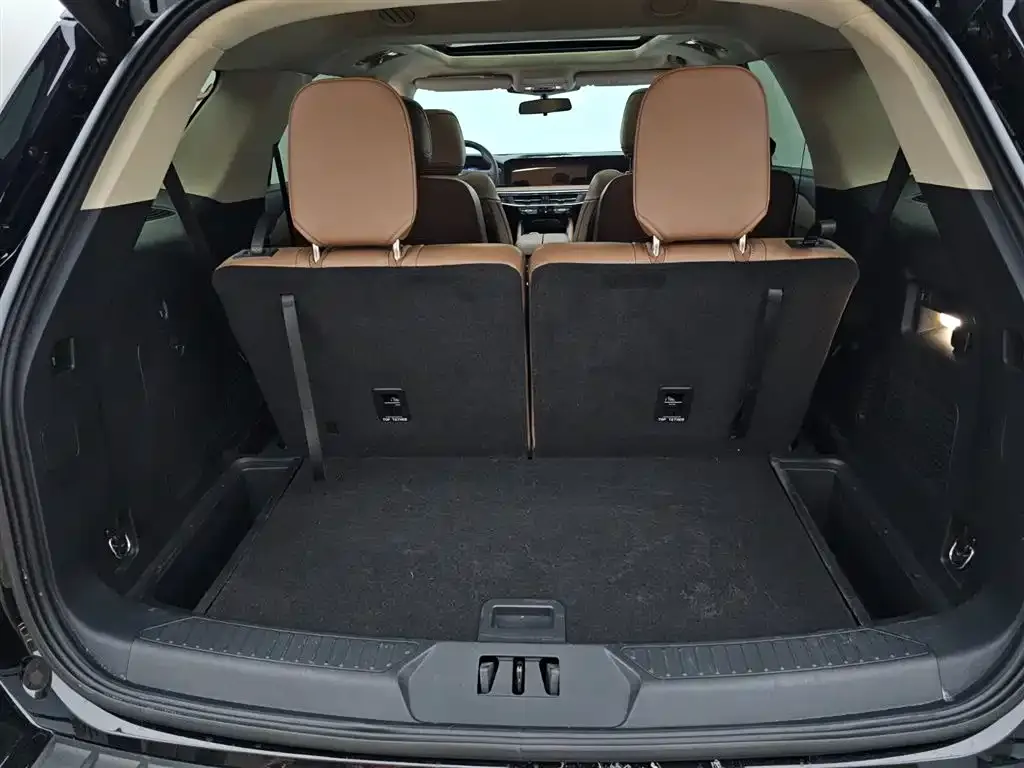 Ford Explorer 2023 из CN, фото 7