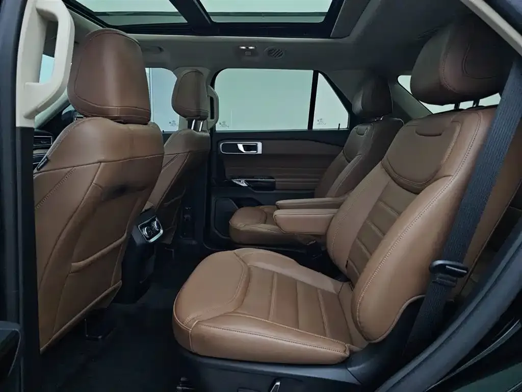 Ford Explorer 2023 из CN, фото 5