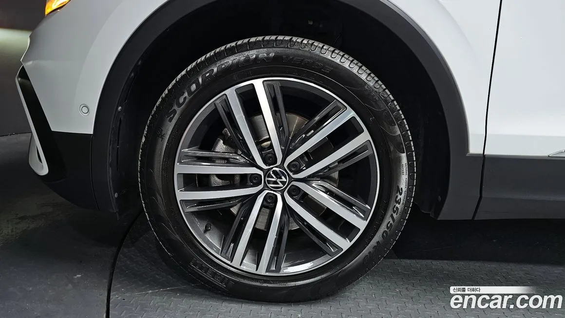 Volkswagen Tiguan — фото 9