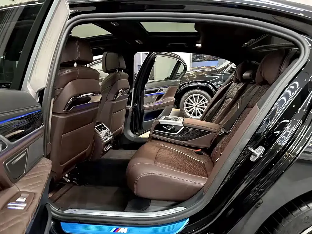 BMW 7 Series 2022 из CN, фото 8
