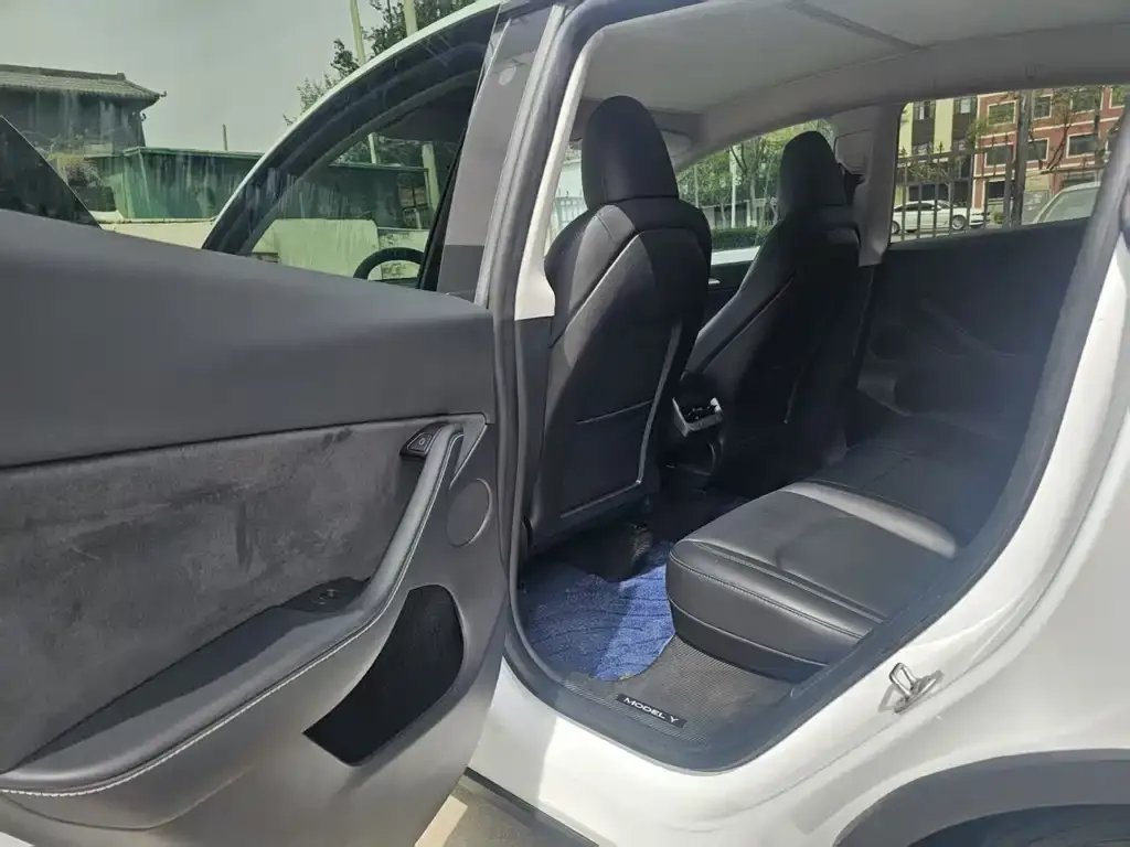 Tesla Model Y 2023 из CN, фото 3