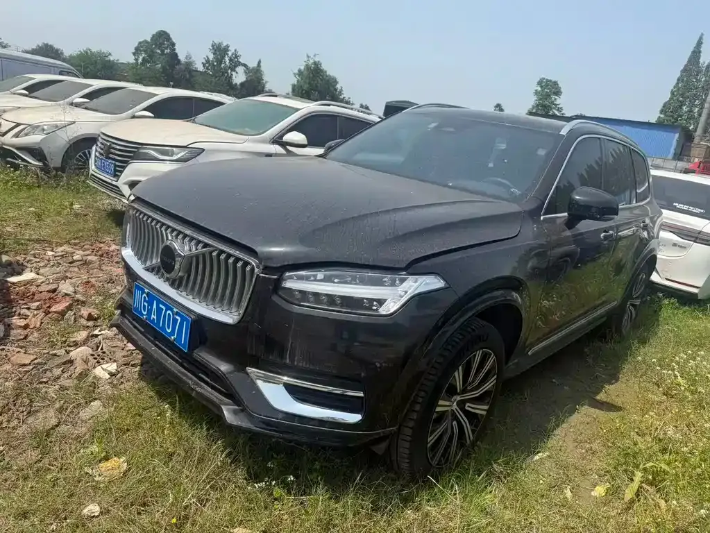 Volvo XC90 — фото 1