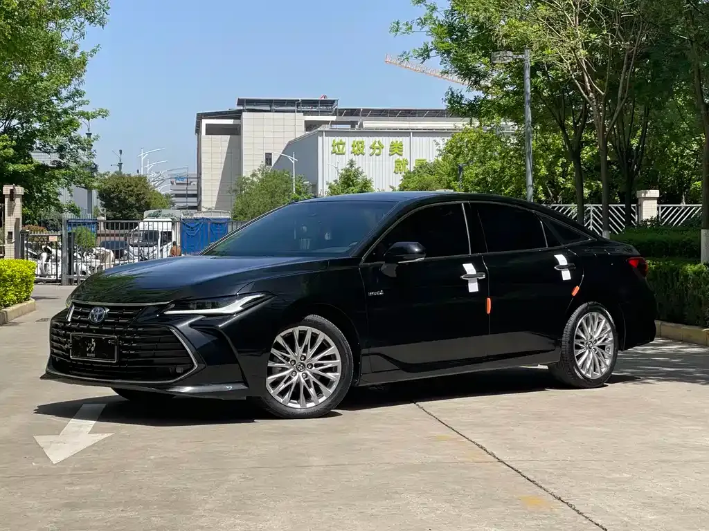 Toyota Avalon — фото 1