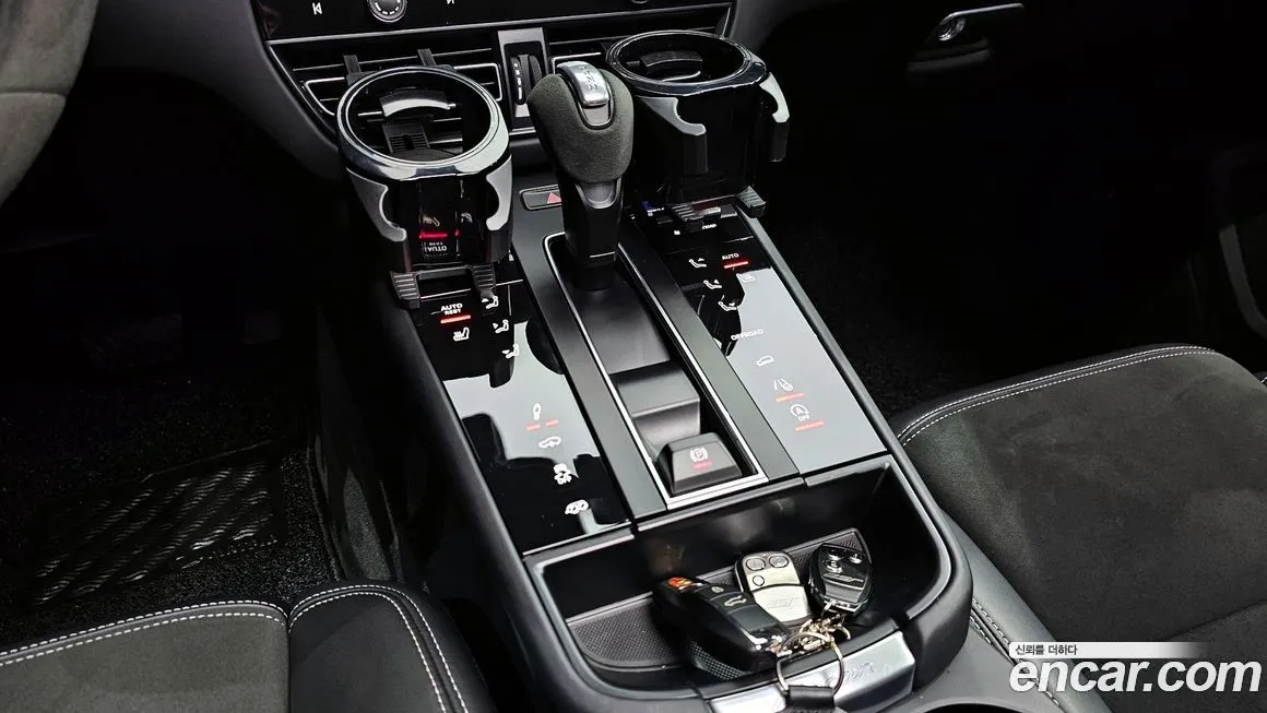Porsche Macan 2023 из KR, фото 4