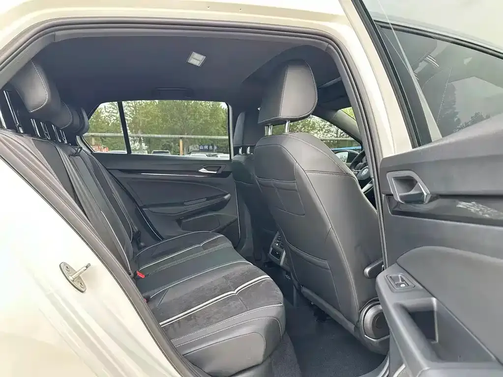 Volkswagen Golf 2022 из CN, фото 9