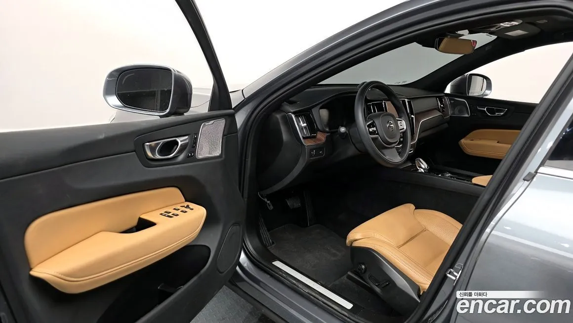 Volvo XC60 2021 из KR, фото 3