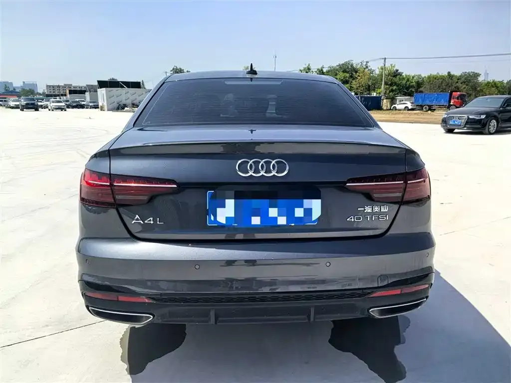 Audi A4L 2022 из CN, фото 2