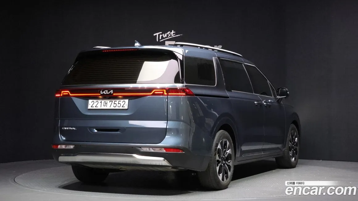 Kia Carnival — фото 9