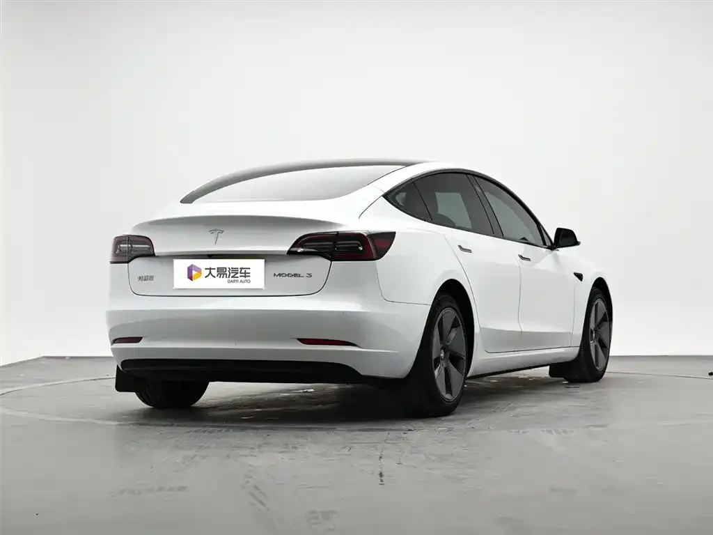 Tesla Model 3 — фото 5