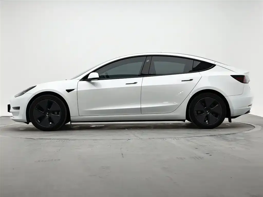 Tesla Model 3 — фото 2
