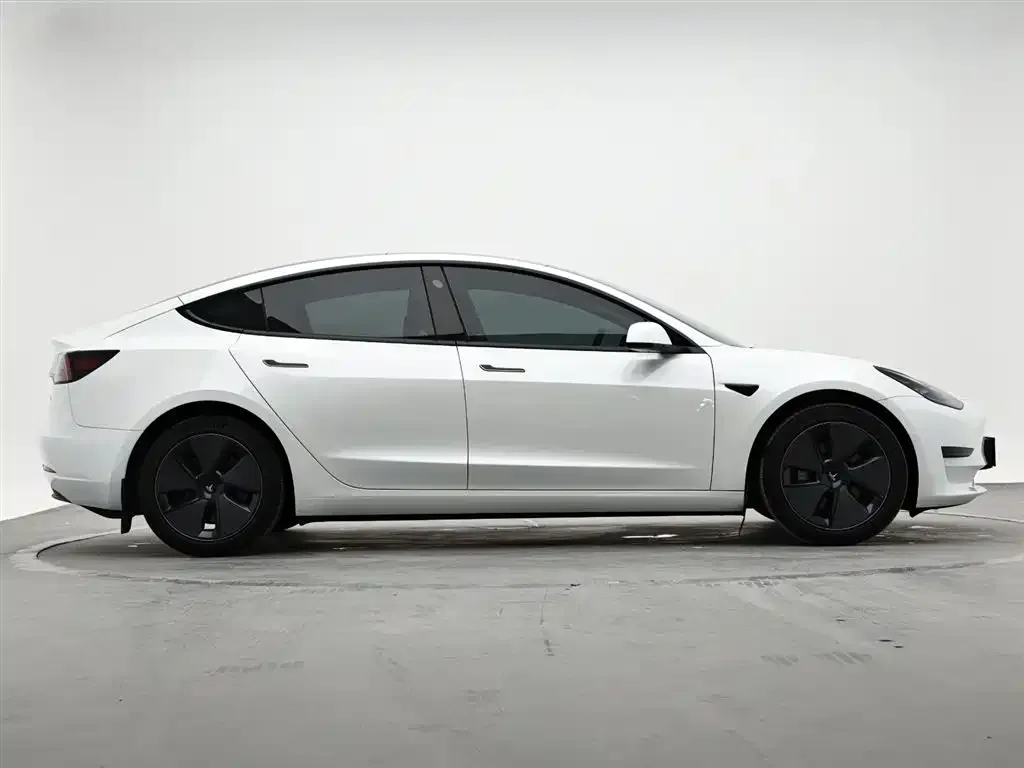 Tesla Model 3 — фото 7