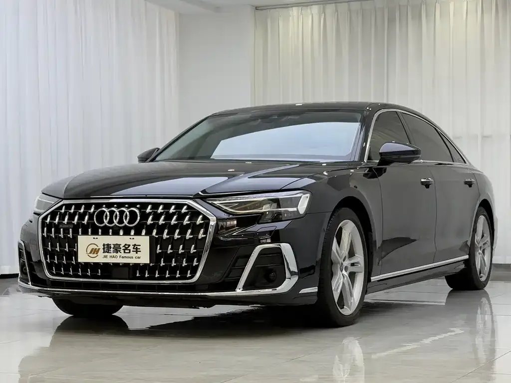 Audi A8 — фото 1