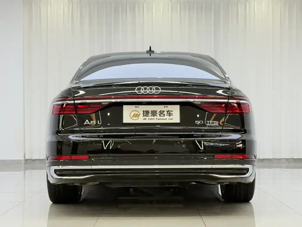 Audi A8 — фото 6