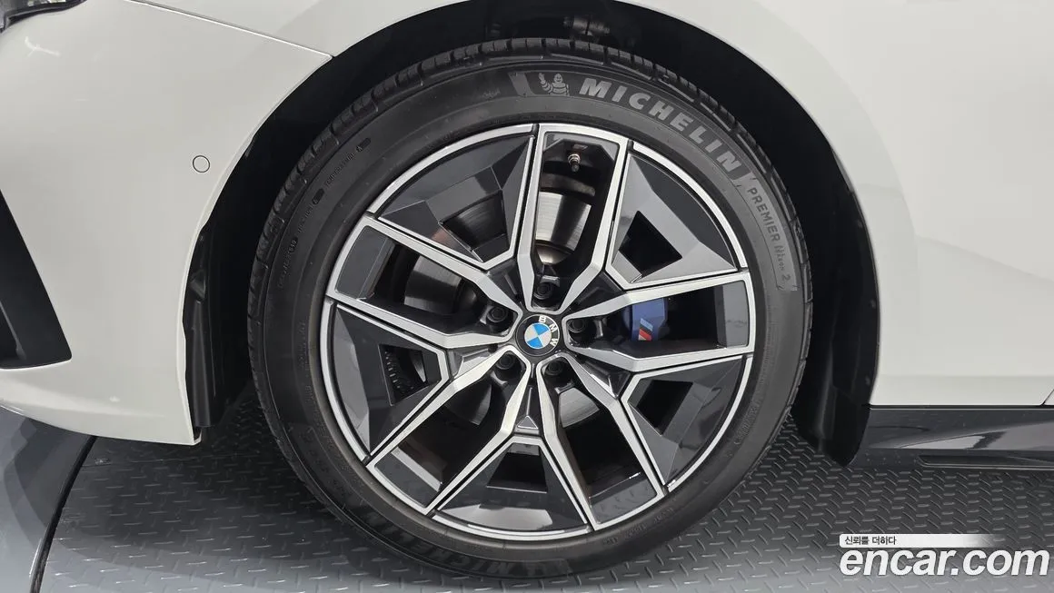 BMW 5-Series 2024 из KR, фото 5