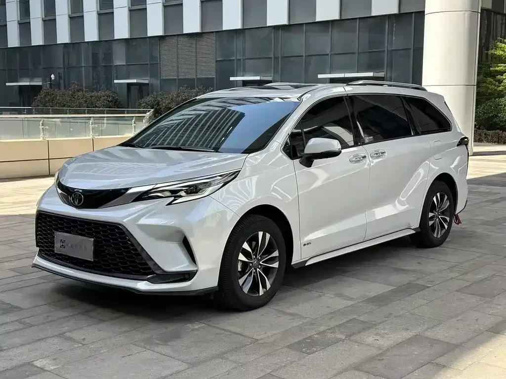 Toyota Granvia — фото 1