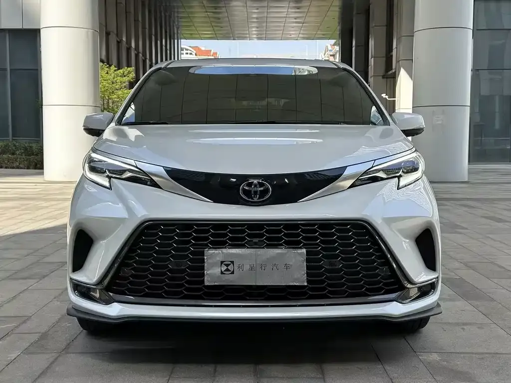 Toyota Granvia — фото 10