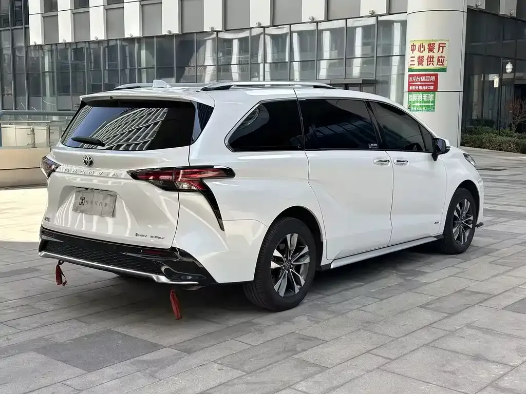 Toyota Granvia — фото 3
