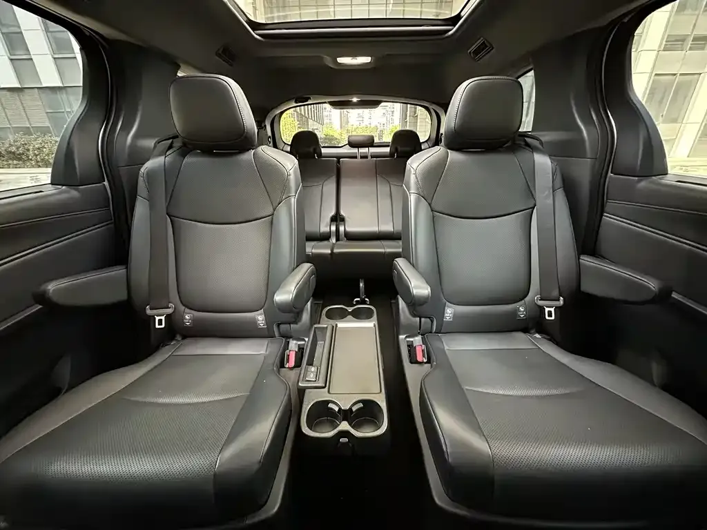 Toyota Granvia — фото 5