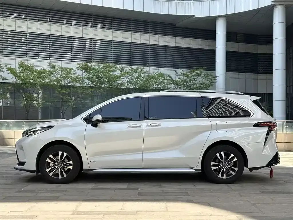 Toyota Granvia — фото 6