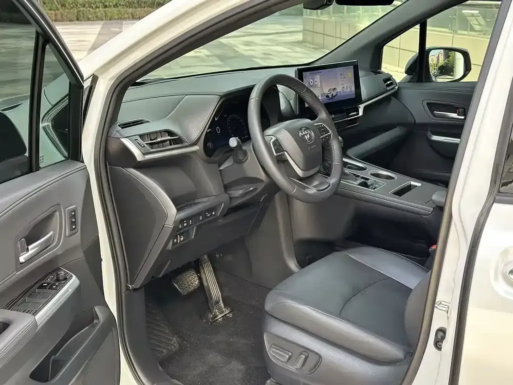 Toyota Granvia — фото 9