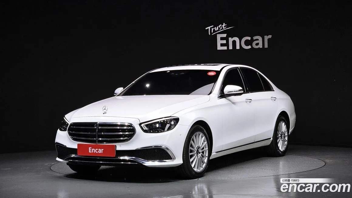 Mercedes-Benz E-Class — фото 1