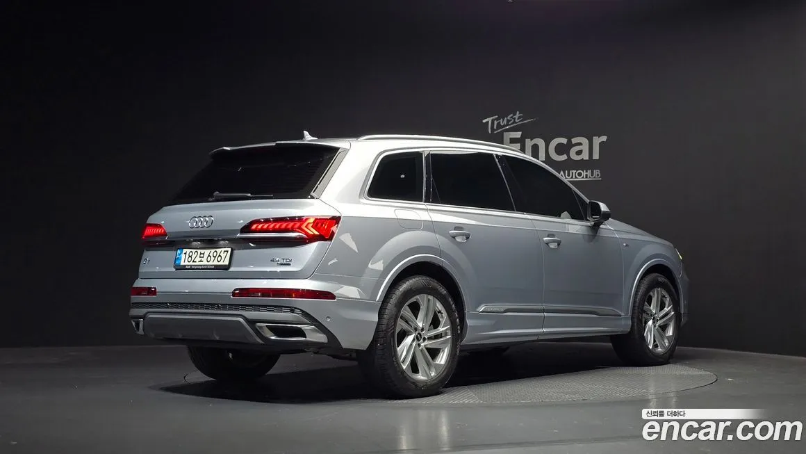 Audi Q7 2021 из KR, фото 2