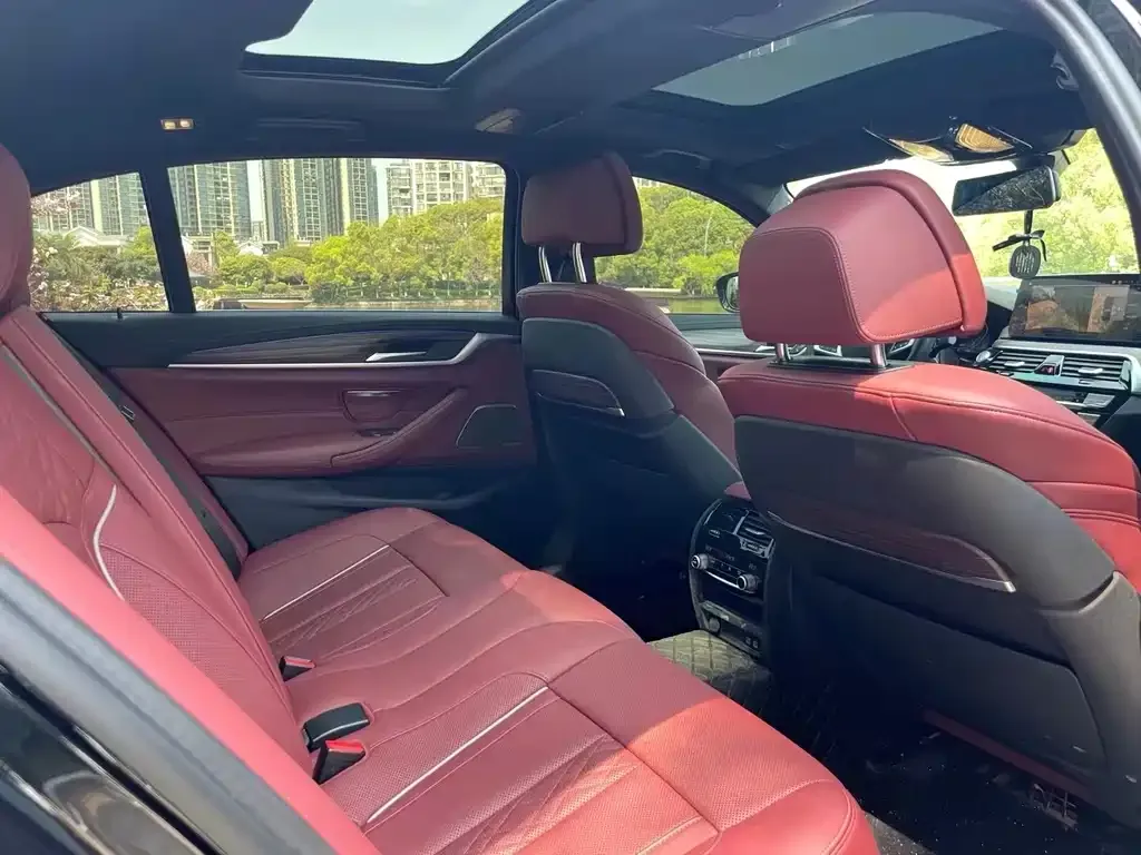 BMW 5 Series 2023 из CN, фото 2