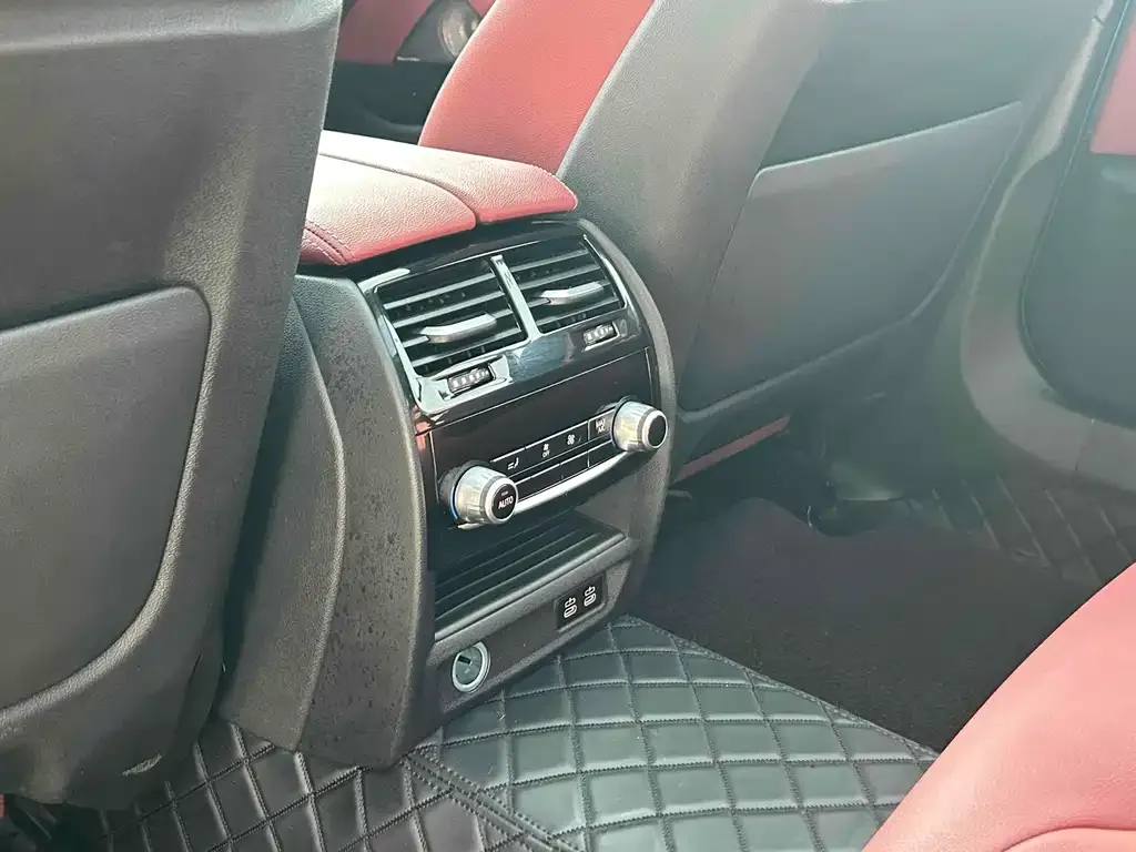 BMW 5 Series 2023 из CN, фото 3