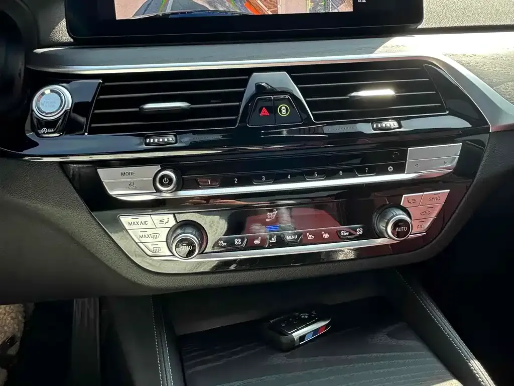 BMW 5 Series 2023 из CN, фото 4