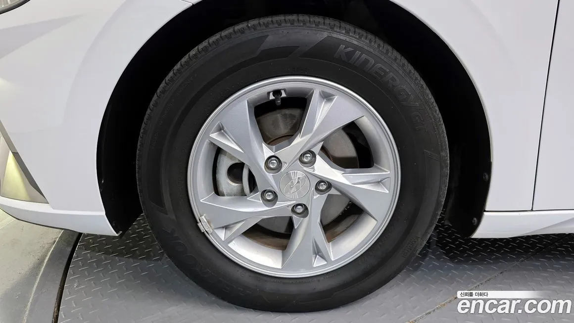 Hyundai AVANTE — фото 3