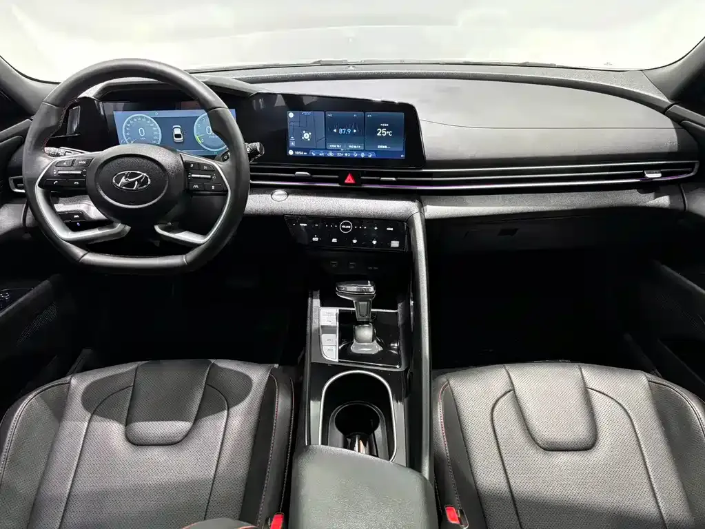 Hyundai Elantra — фото 7