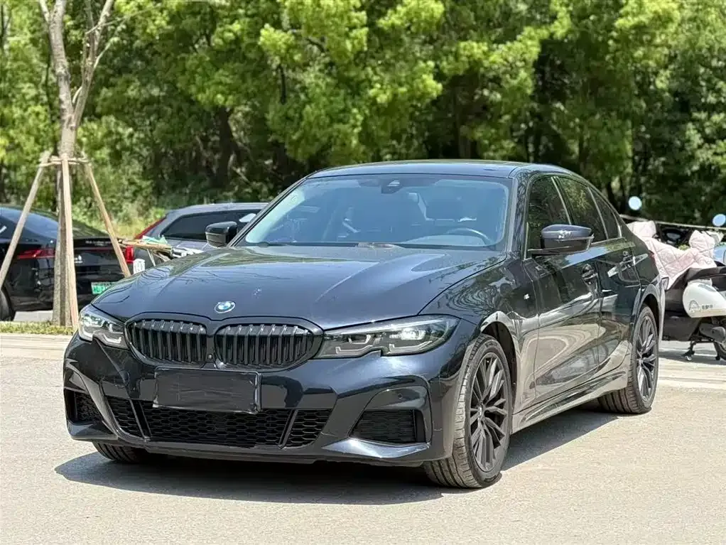 BMW 3 Series 2022 из CN, фото 1