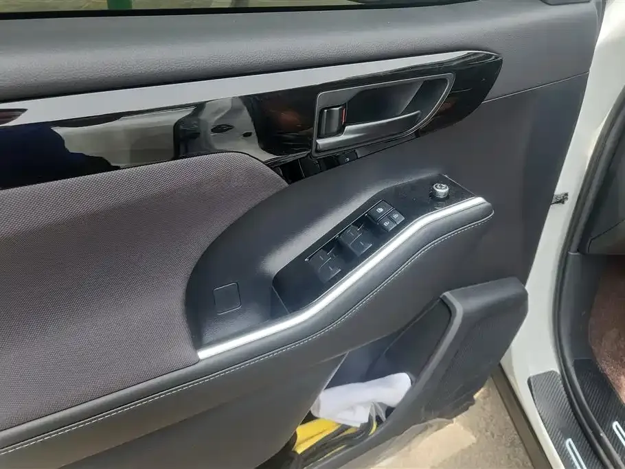Toyota Highlander — фото 10