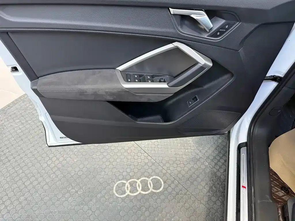 Audi Q3 2023 из CN, фото 7
