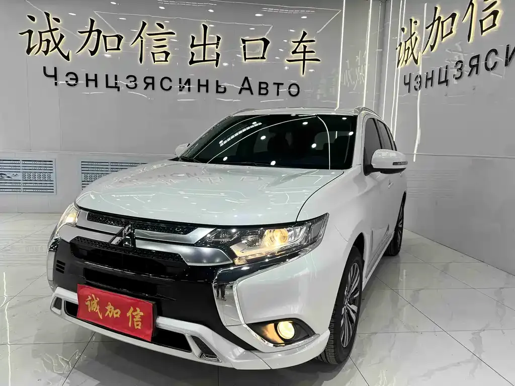 Mitsubishi Outlander 2023 из CN, фото 1