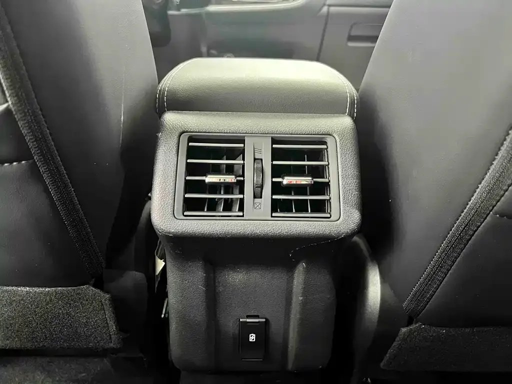 Mitsubishi Outlander 2023 из CN, фото 10