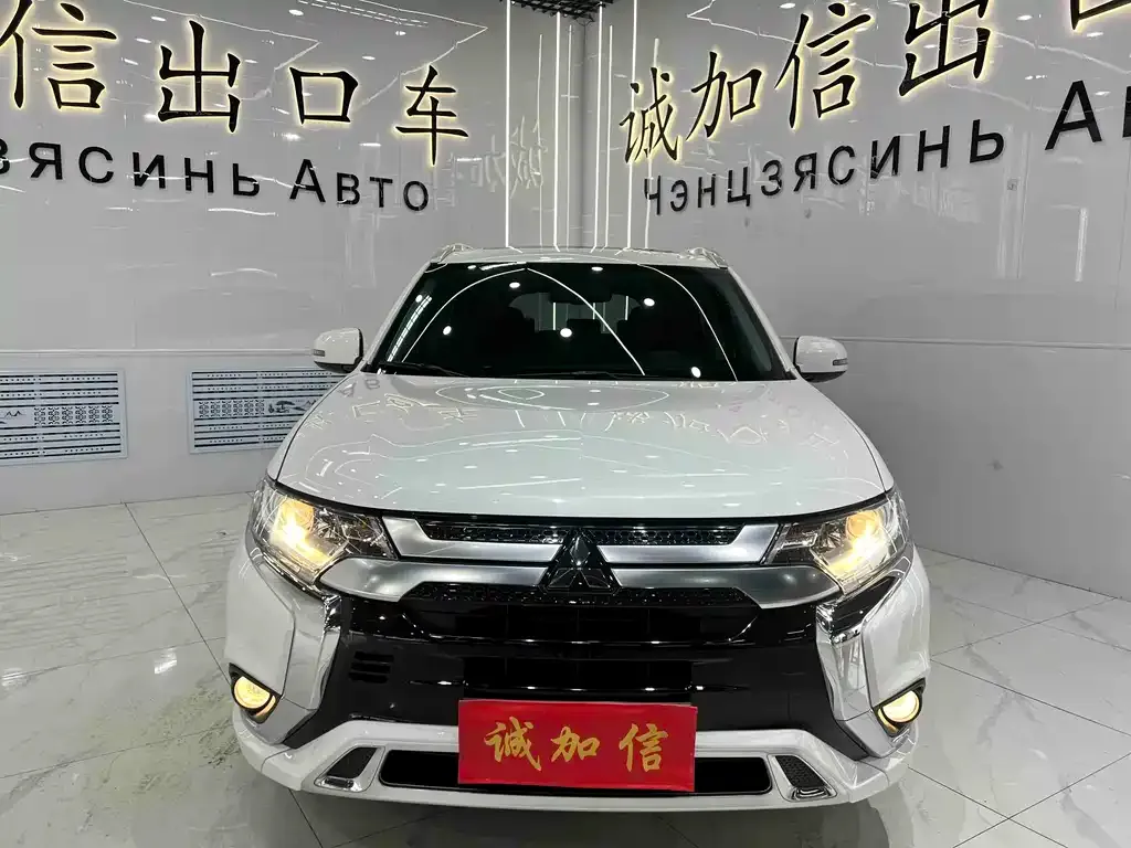 Mitsubishi Outlander 2023 из CN, фото 4