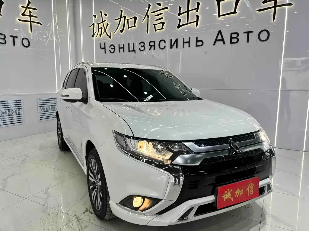 Mitsubishi Outlander 2023 из CN, фото 8