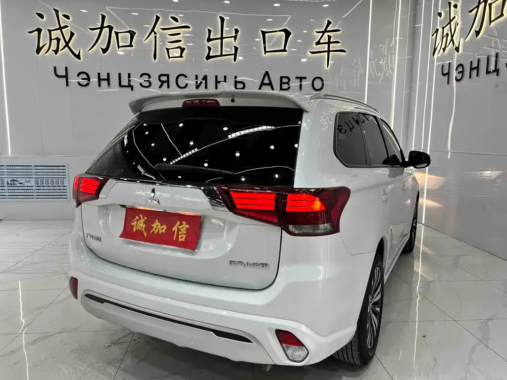 Mitsubishi Outlander 2023 из CN, фото 5