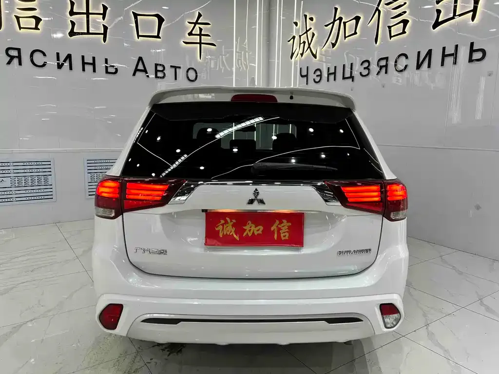 Mitsubishi Outlander 2023 из CN, фото 7