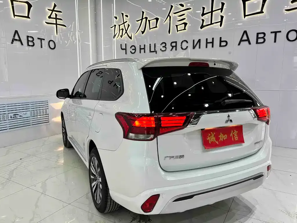 Mitsubishi Outlander 2023 из CN, фото 3