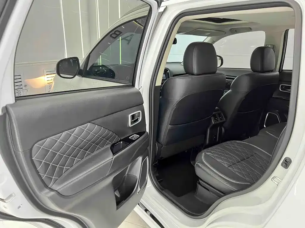 Mitsubishi Outlander 2023 из CN, фото 6