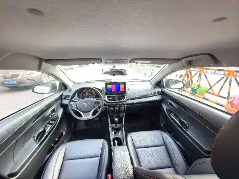 Toyota Yaris L — фото 7