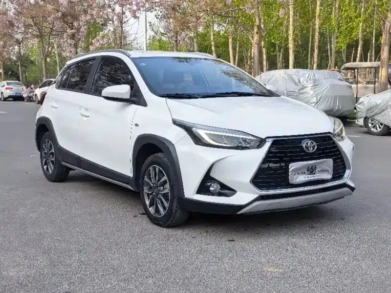 Toyota Yaris L — фото 4