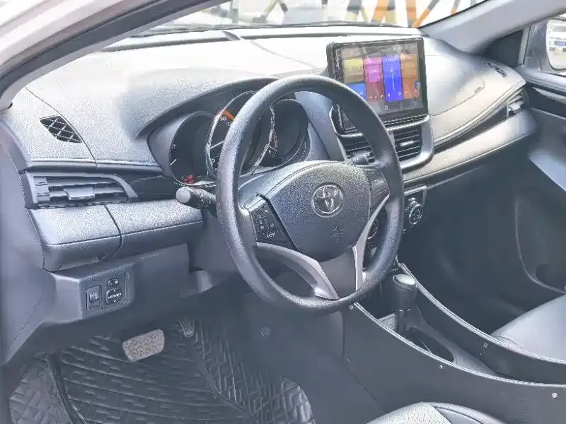 Toyota Yaris L — фото 6