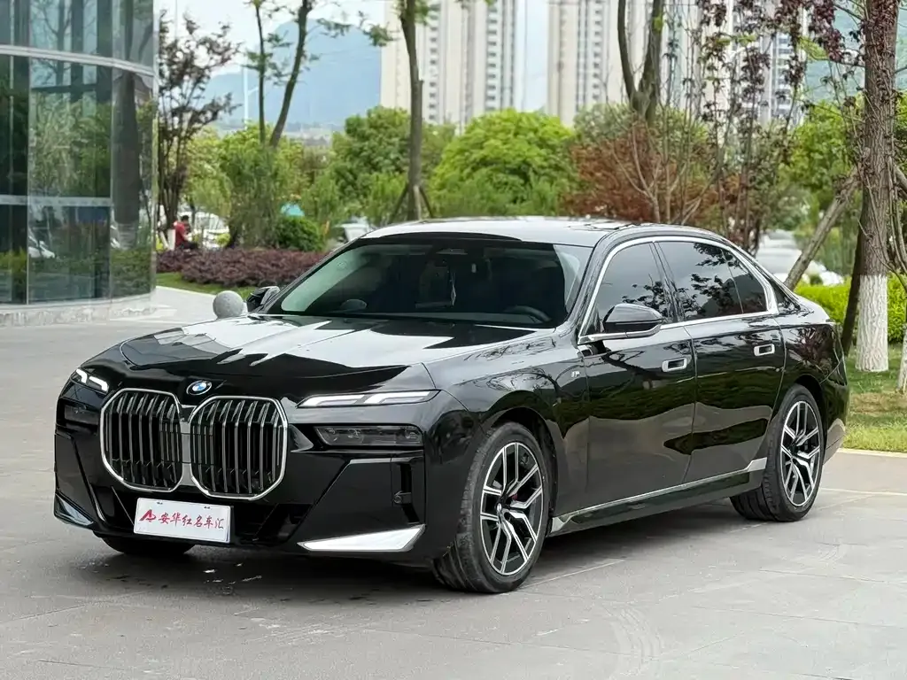 BMW 7 Series — фото 1